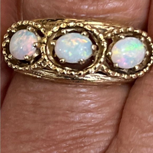 Vintage 14k gold opal ring size 6.75 - Picture 2 of 10